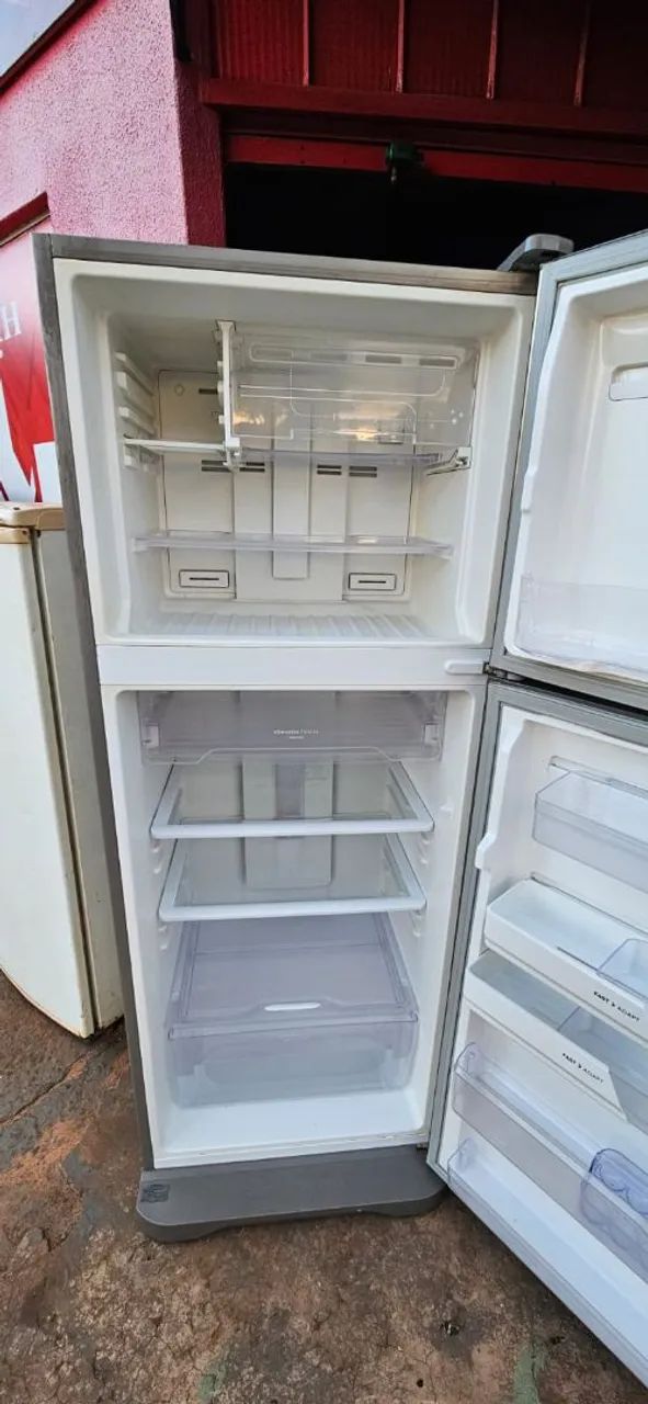 geladeira Electrolux inox TF51X 433l frost free gelando perfeitamente usada marcas de uso - Foto 5