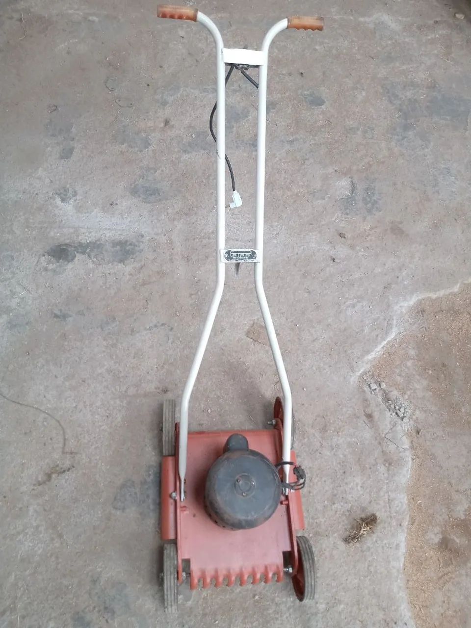 Aparador de grama Otimo R$ 225,00 - Foto 5