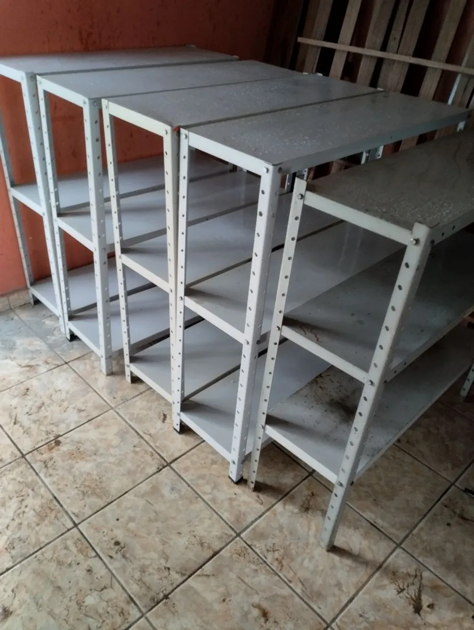 Estantes de Metal para Organização