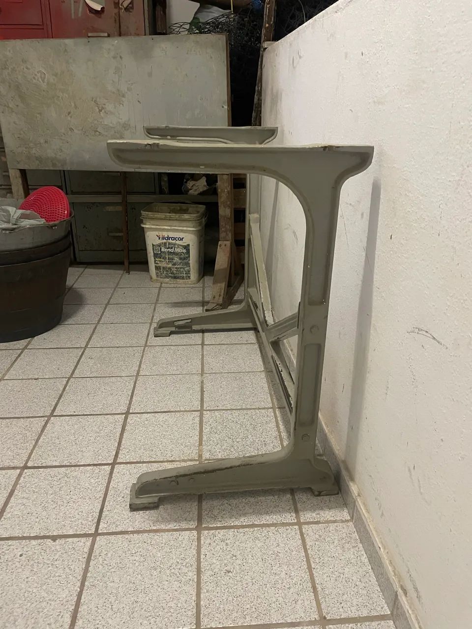 Base de ferro64842825234051122