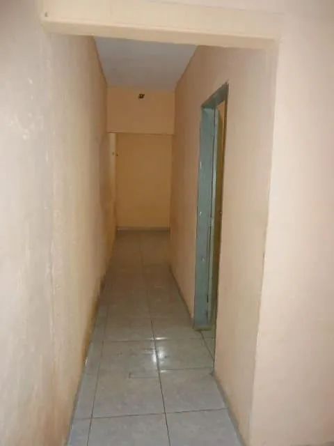  Alugo casa com 01 quarto toda reformada, próxima ao atacadão do Bonsucesso! - Foto 3