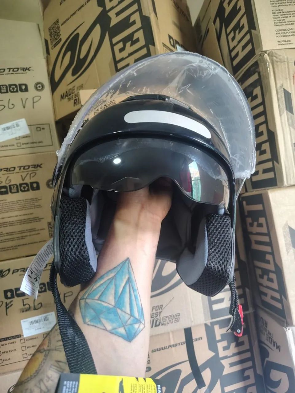 Capacete com óculos 