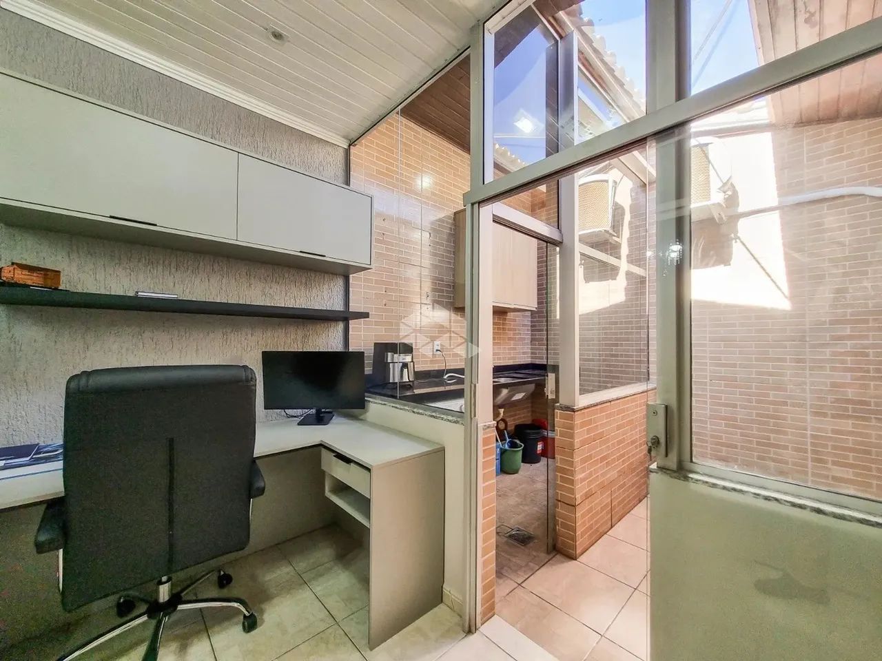 Casa em condomínio fechado, a venda no Barro São Luiz em Canoas, totalmente reformada, 2 d - Foto 5