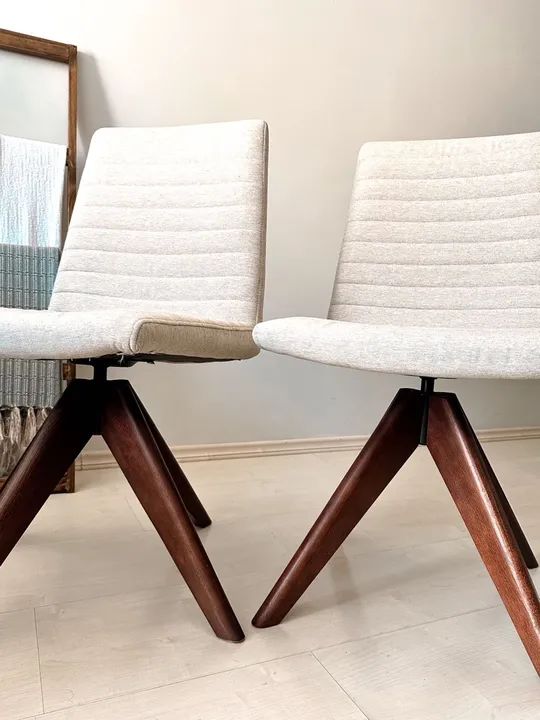 04 Cadeiras de Jantar com Design Moderno