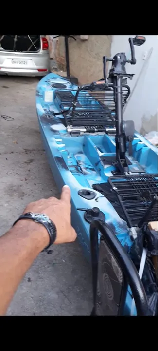 Caiaque de pesca com motor