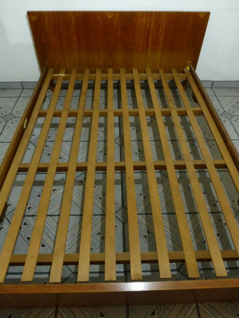 Cama de casal (e leva 2 criado mudo) - Foto 2