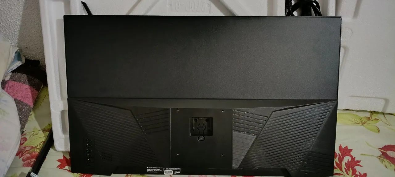 Monitor 27 inches64385329523459122