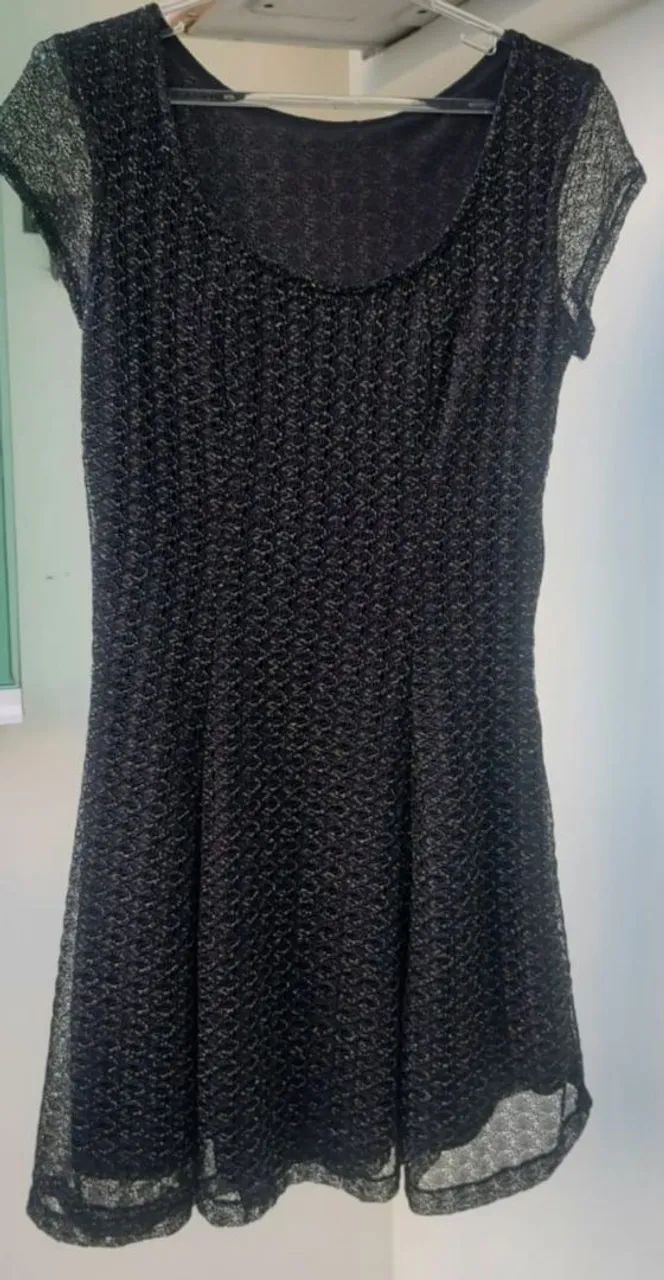 Vestido Preto em Renda com Fios Dourado - Foto 4