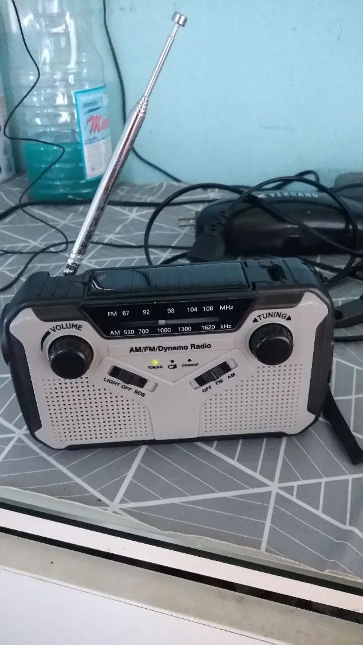 Rádio AM/FM/Dynamo Solar Portátil
