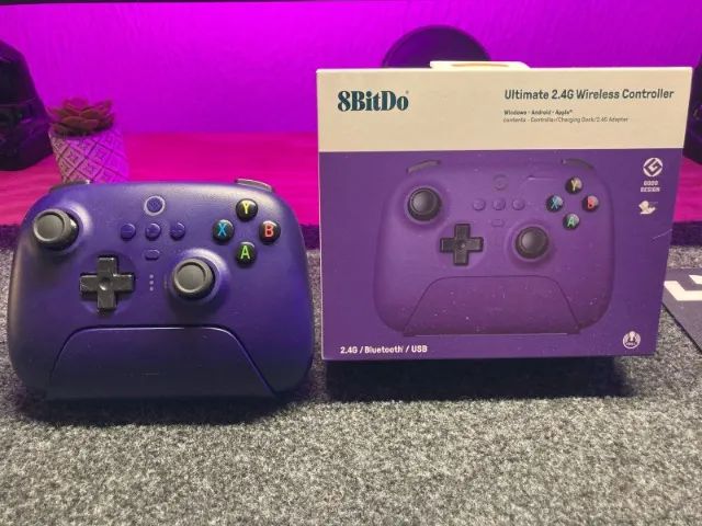 Controle 8bitdo Ultimate com Hall Effect e dock de carregamento