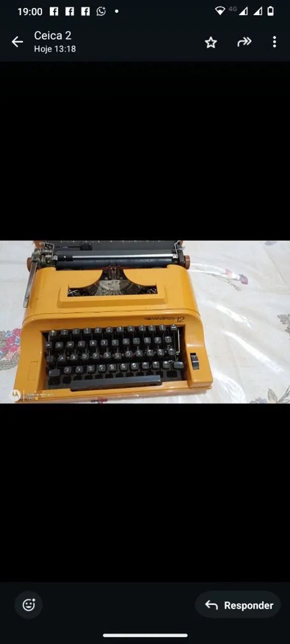 Máquina de escrever Olivetti Lettera 12