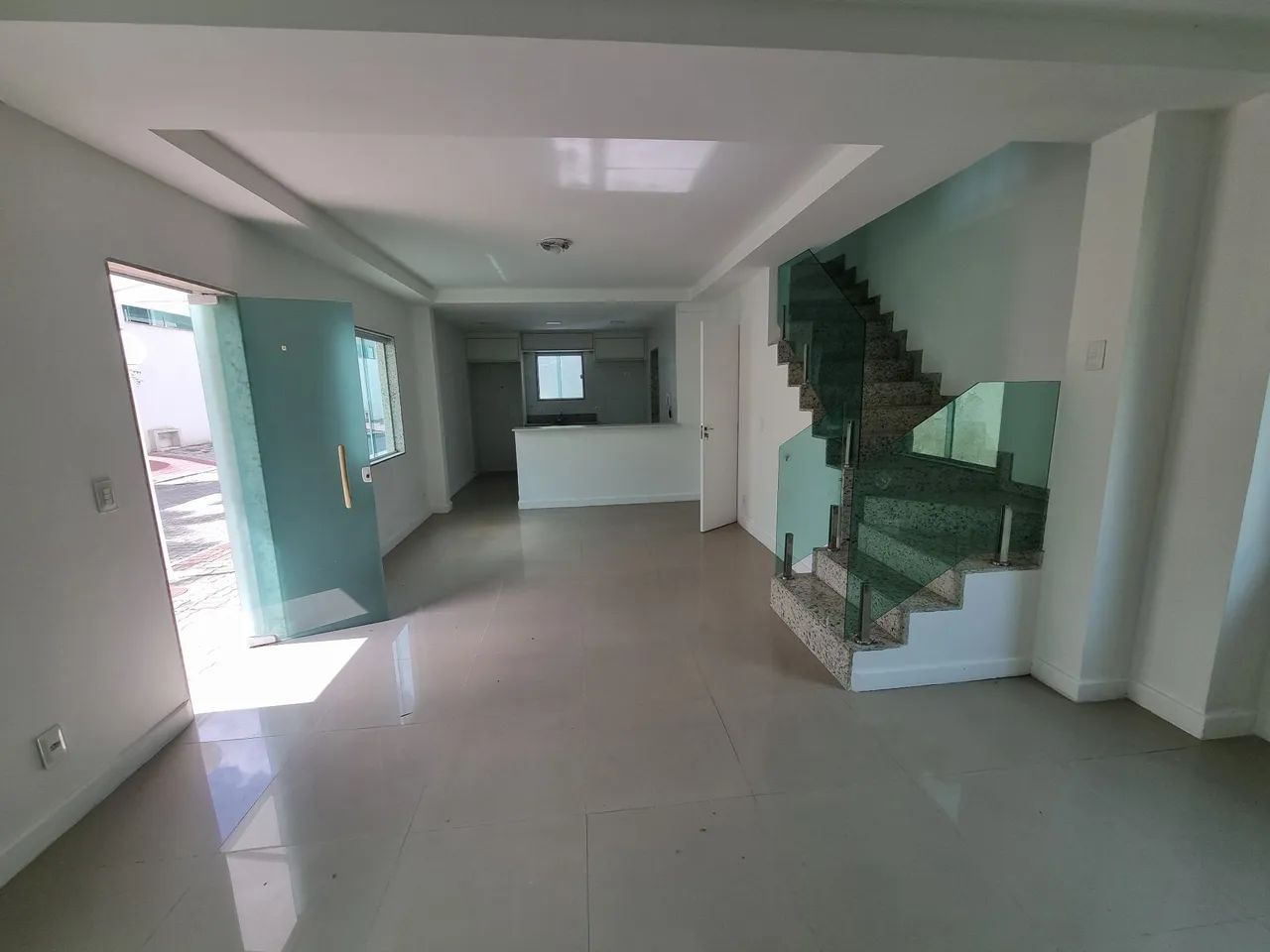 BELA CASA 4QTOS - CENTRO DE VARGEM GRANDE