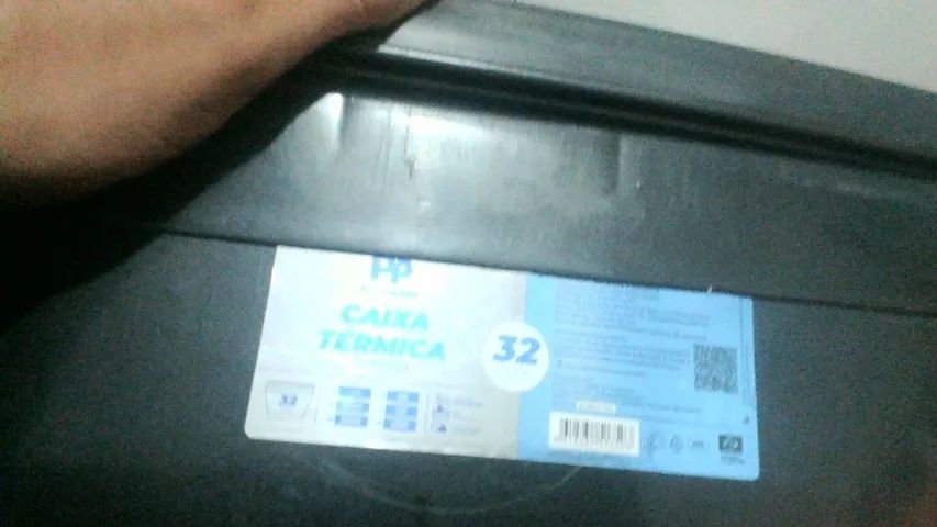 CAIXA TERMICA 32 LITROS NOVA NUNCA USADA NA COR PRETA - Foto 4