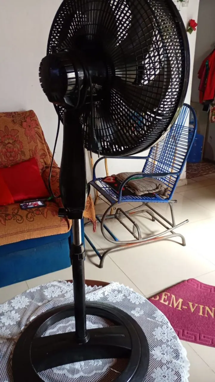Ventilador de coluna preto