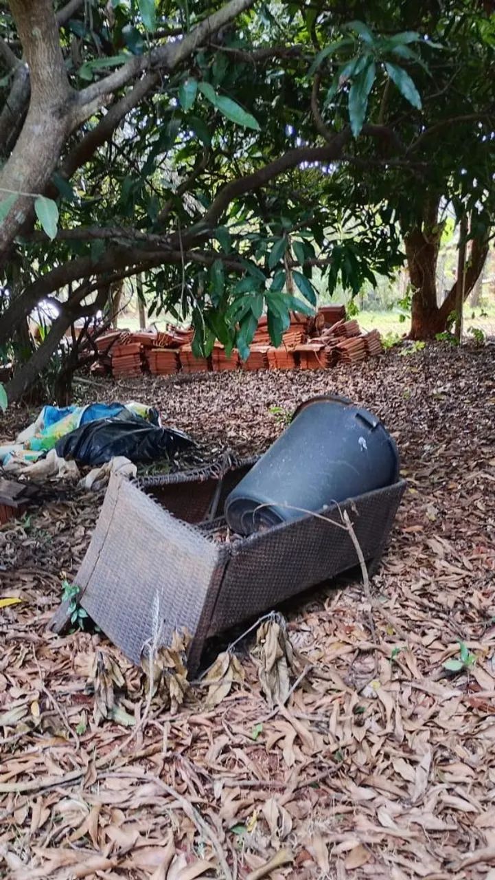 Trabalho com retirada de móveis velhos e retirada de entulhos ensacado 