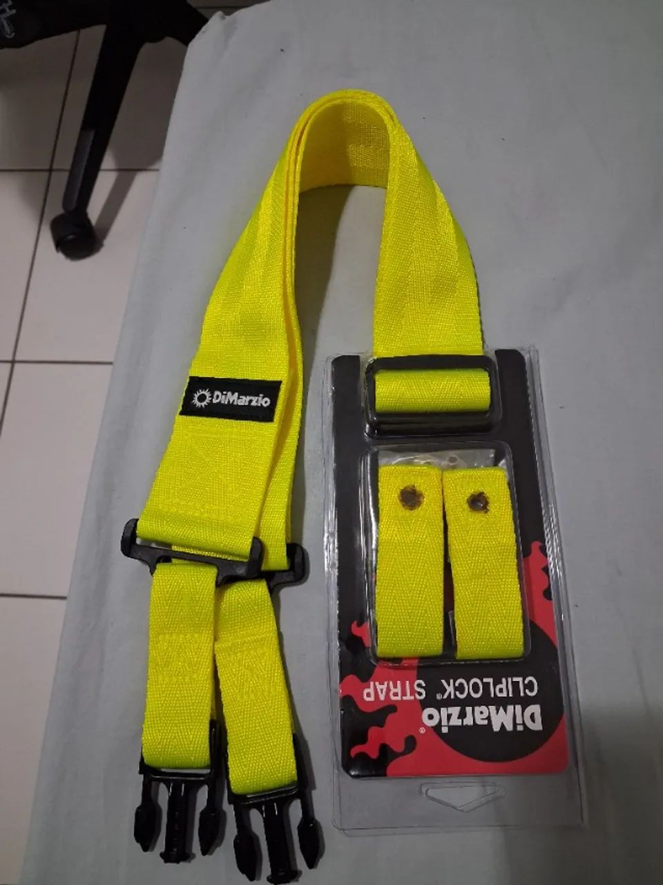 Correia DiMarzio Cliplock (Yellow) -DD2200Y