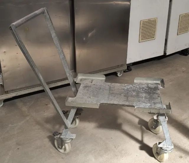 Carrinho plataforma industrial de aço inox com abas de encaixe. - Foto 3