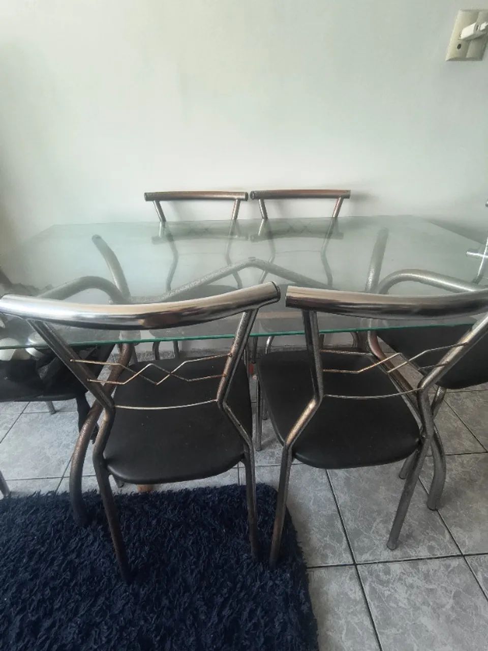 Mesa de jantar retangular com 6 cadeiras. Tampo de vidro - Foto 2