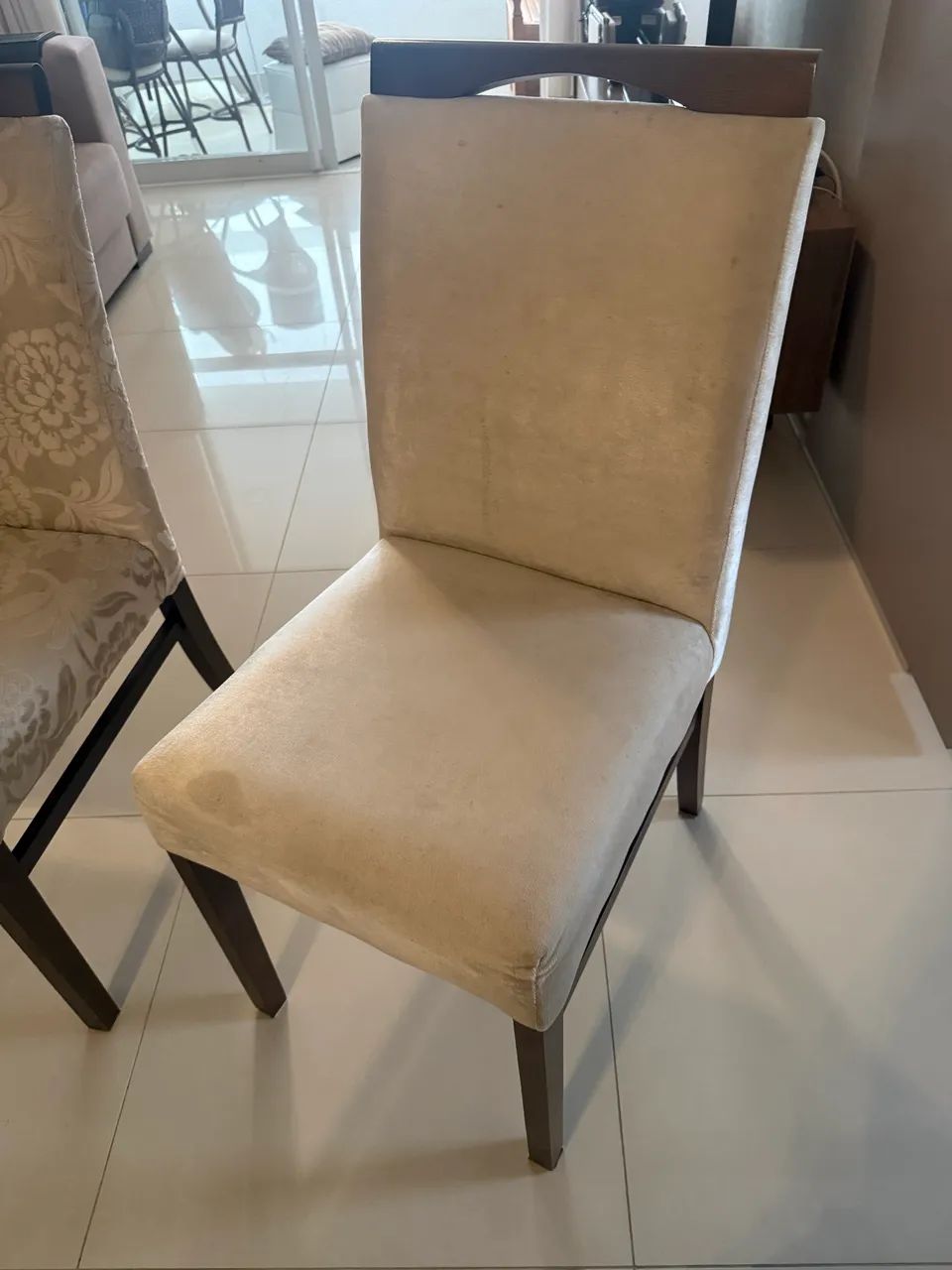 Conjunto mesa de jantar e seis cadeiras - Foto 5