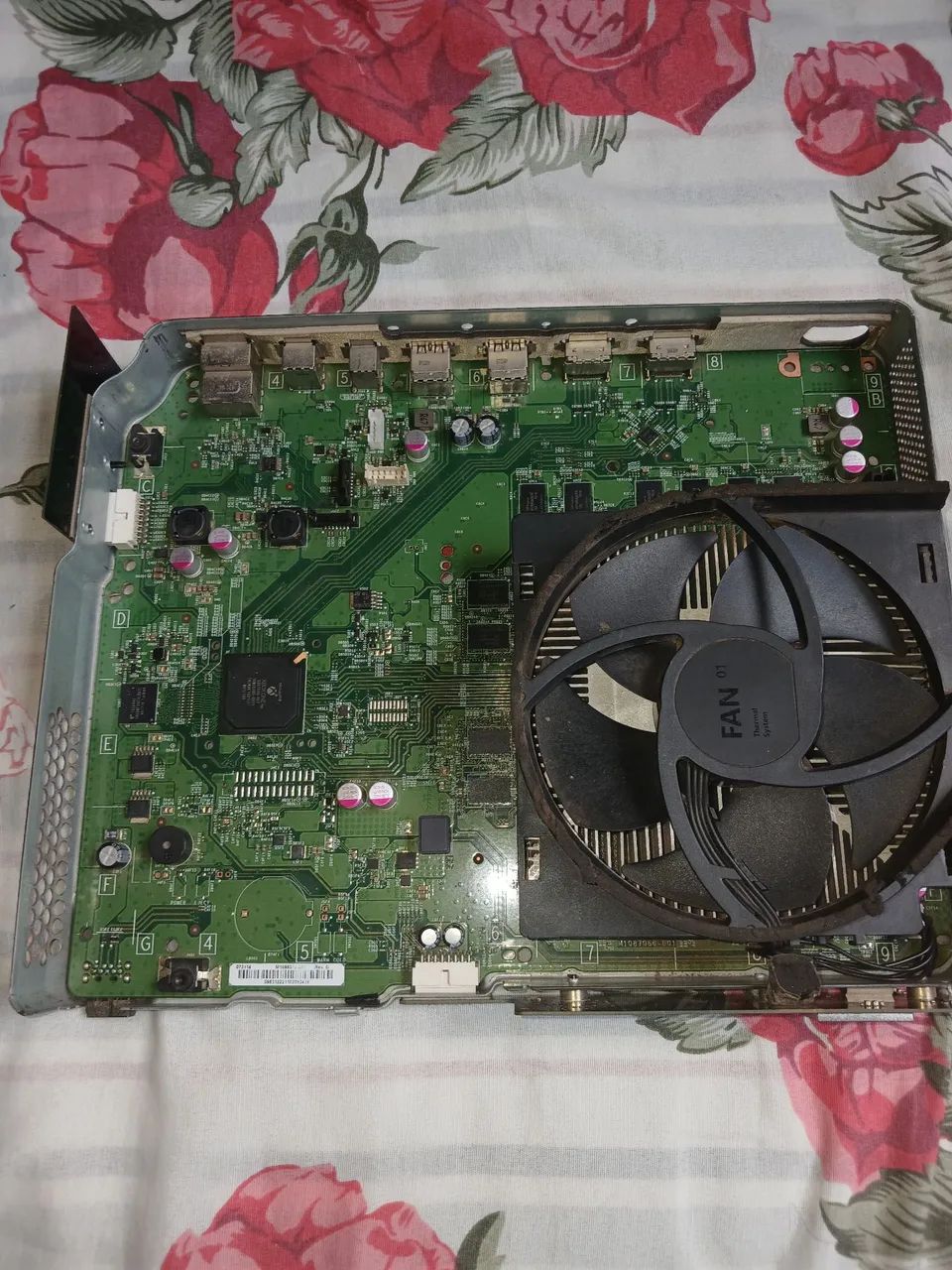 ? Título: Xbox One S ? Carcaça + Placa-mãe com defeito + Cooler - Foto 2