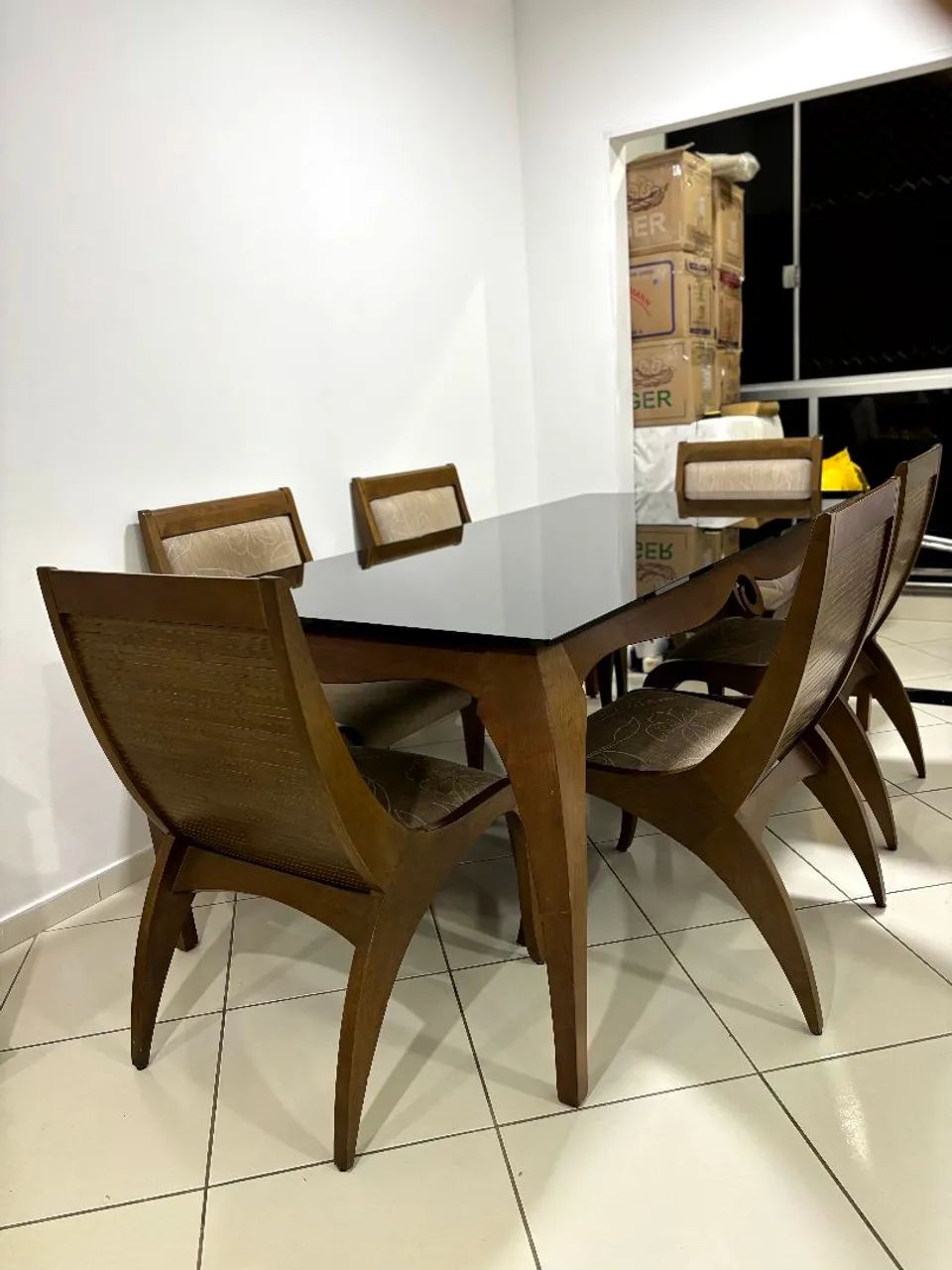 Sala de jantar parma personaliter 6 cadeiras e balcão com tampo de vidro