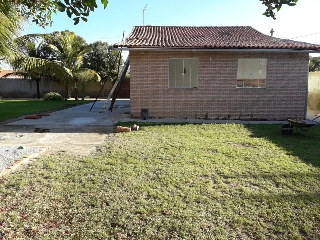 Casa com 3 quartos e dois terrenos  próximo ao Fórum de Iguaba Grande - Foto 2