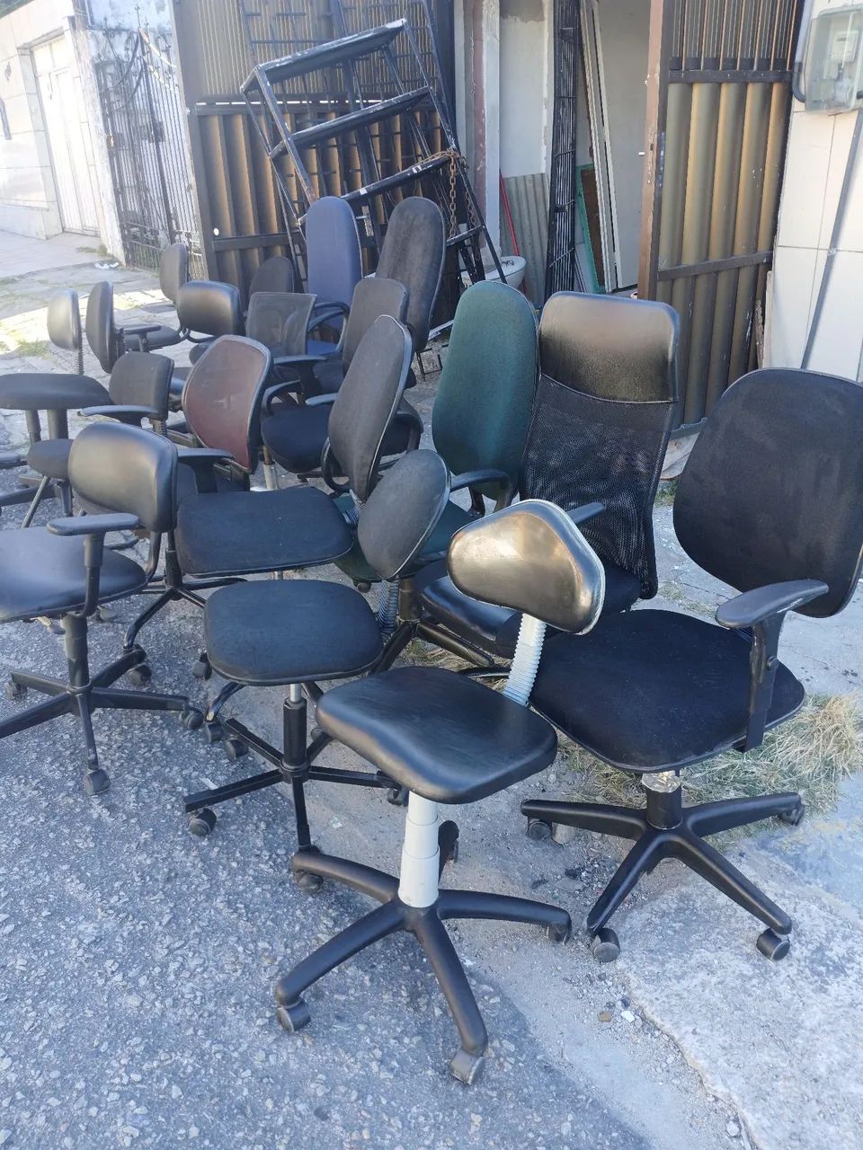 Varias cadeiras giratória ou nao - Foto 5