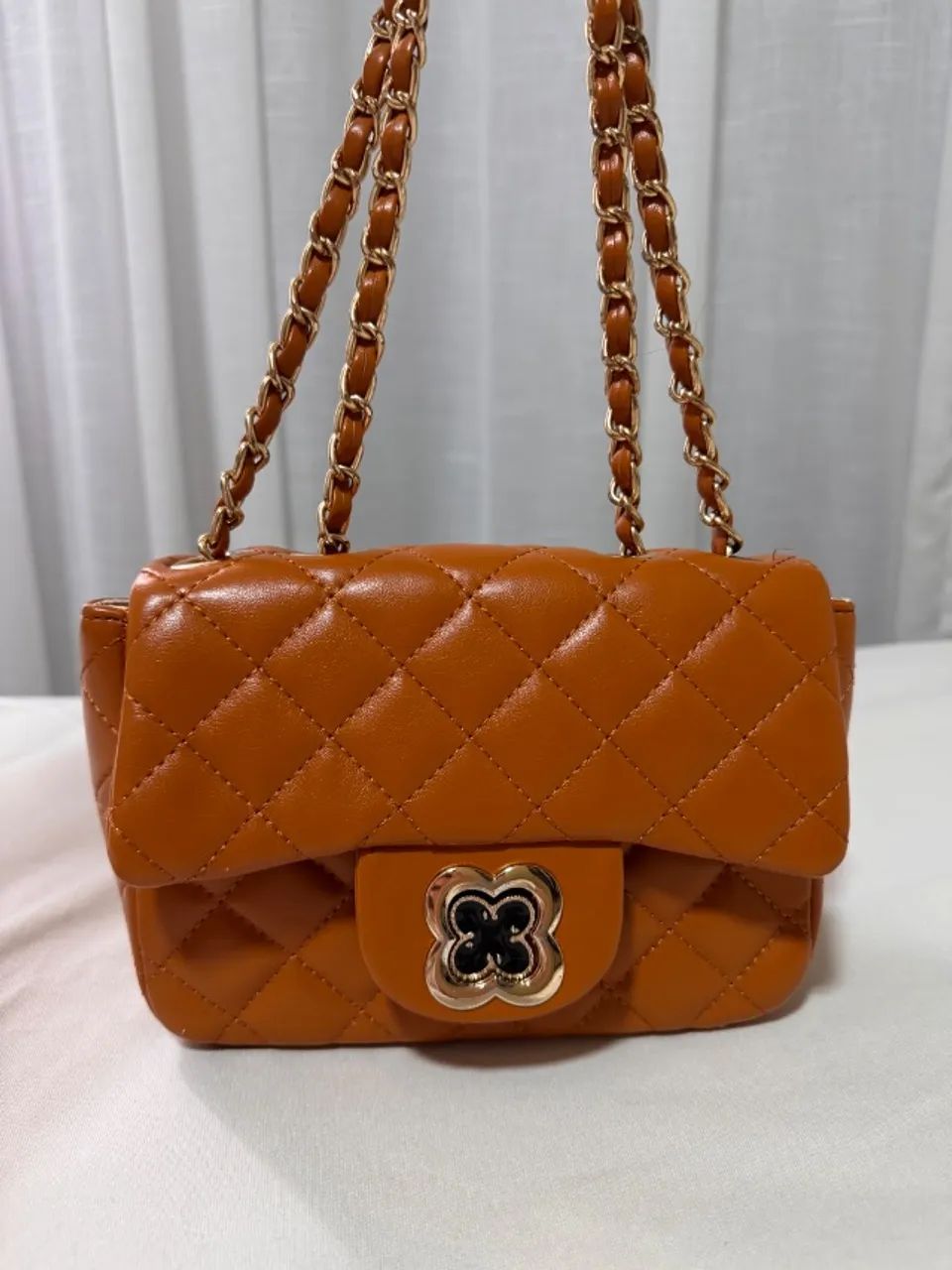 Bolsa matelassê caramelo