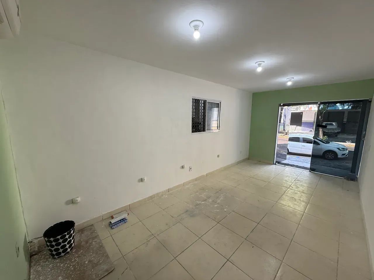 Alugo Ponto Comercial + Sala com Banheiro - Av. 06 - Foto 3