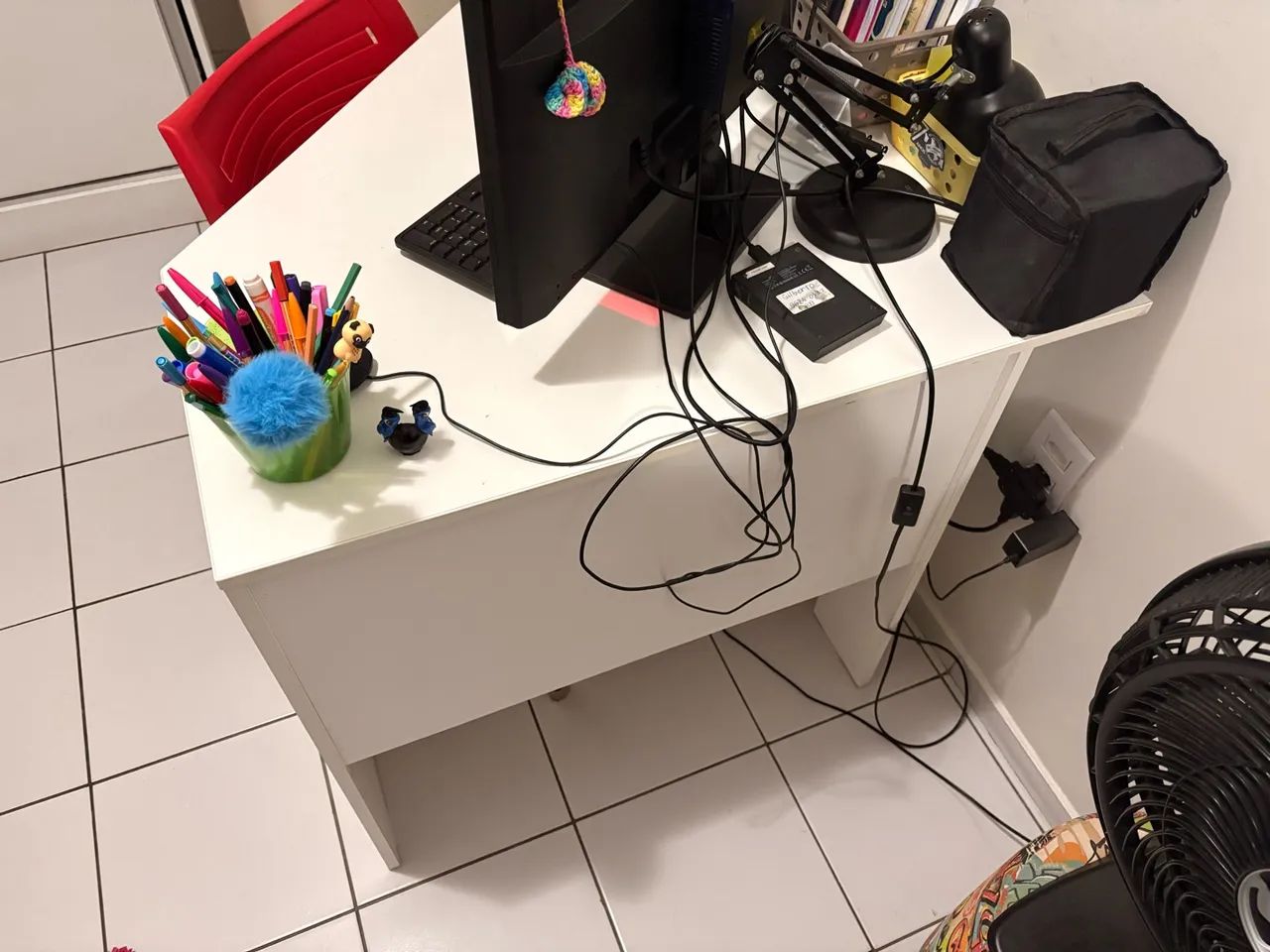 Mesa de Escritório / Estudos - Compacta e Funcional - Foto 2