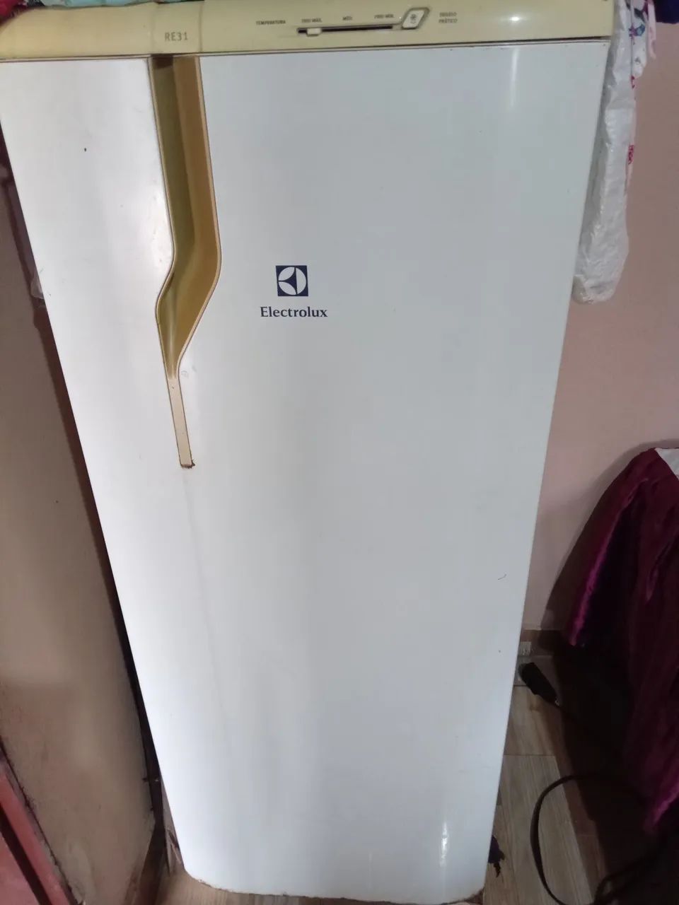 Vendo duas geladeiras para retiradas de peças