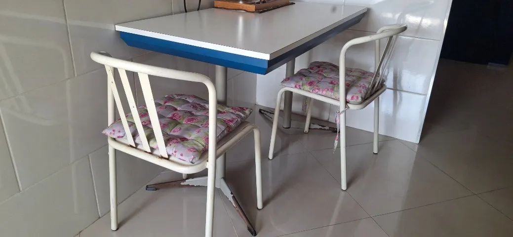 Mesa para copa/ cozinha com duas cadeiras - Foto 3