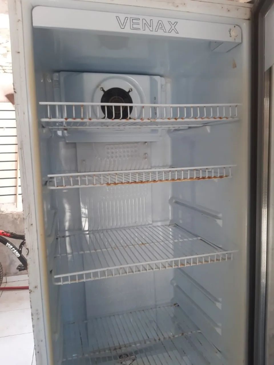 Expositora de Bebidas VENAX 300 Litros 127 v