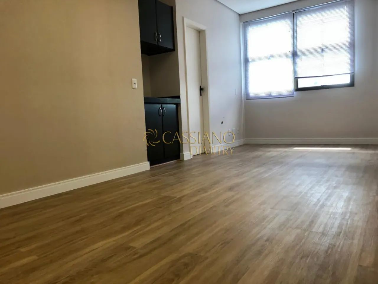Sala comercial para locação de 28m² | 01 banheiro e 01 vaga de garagem | Edifício Profissi - Foto 5