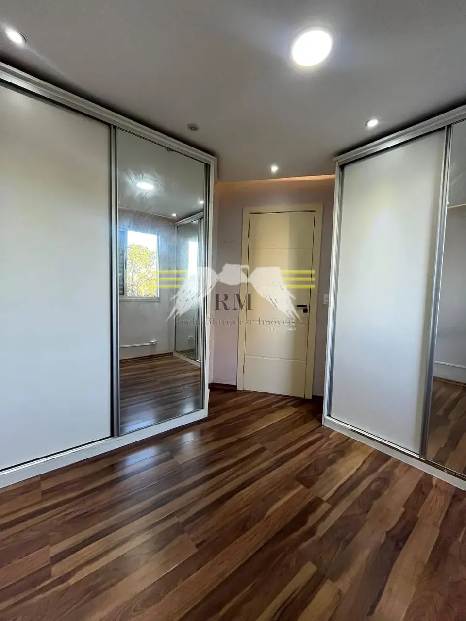 Apartamento com 2 Dormitórios e Armários Completos na Cozinha, Quarto de Casal e Lavanderi - Foto 5
