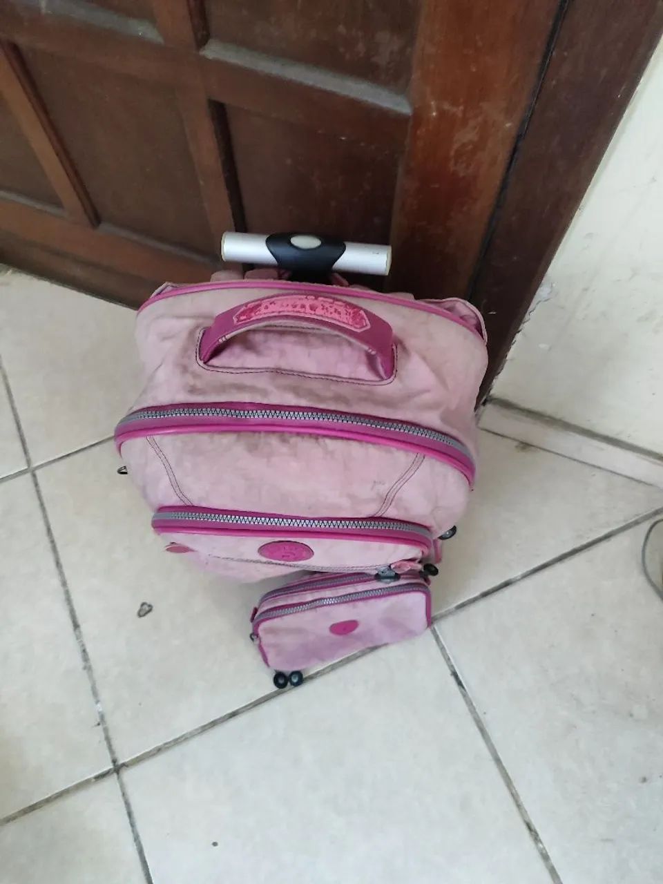 Mochila com estojo rosa. - Foto 2