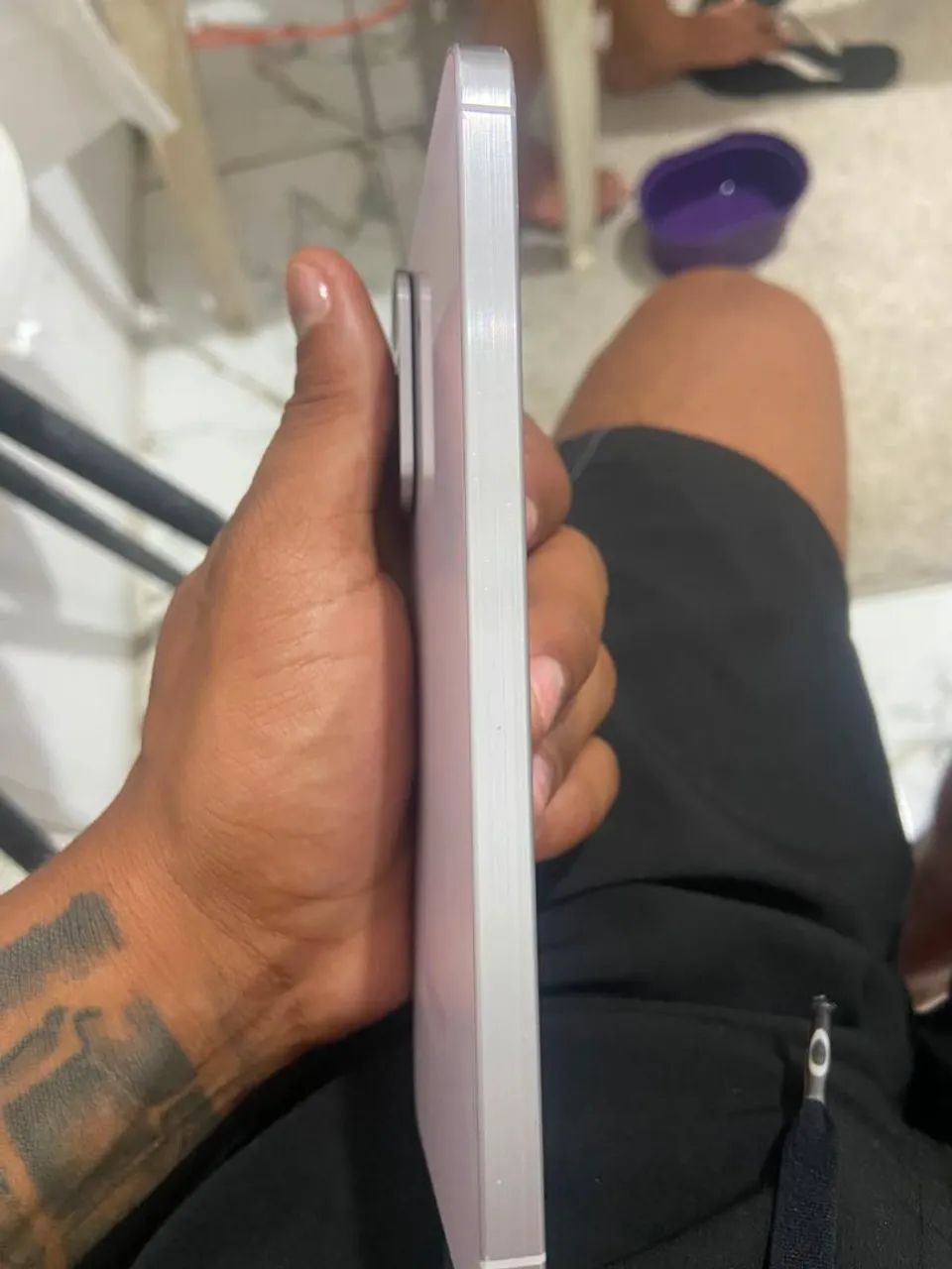Celular a 56 em perfeito estado 2 mes de uso sem uma marca de uso 