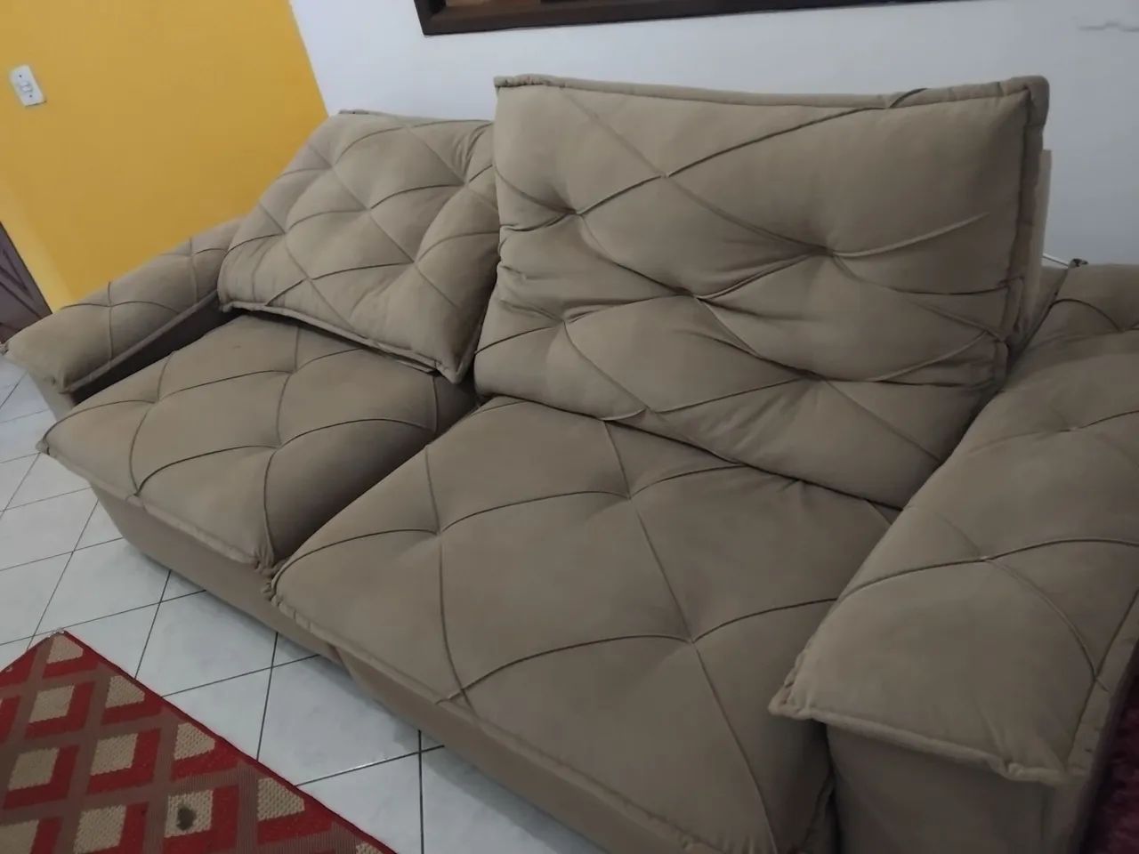  sofá cheese retrátil e reclinável com console central