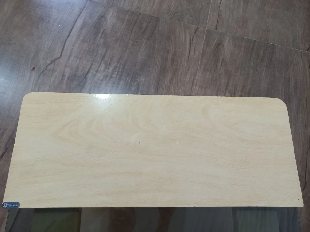 Mesa de centro cor maple. Tampo de vidro. - Foto 4