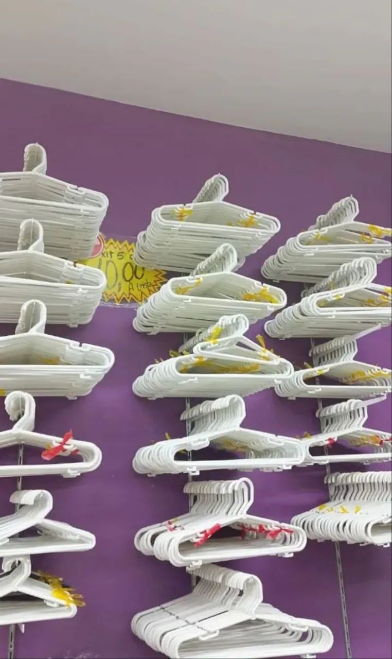 Cabides semi-novos. 