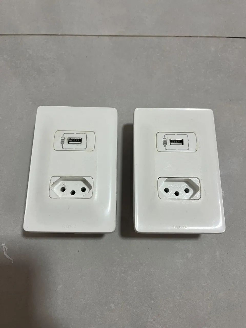 Tomada de 1 seção e tomada USB