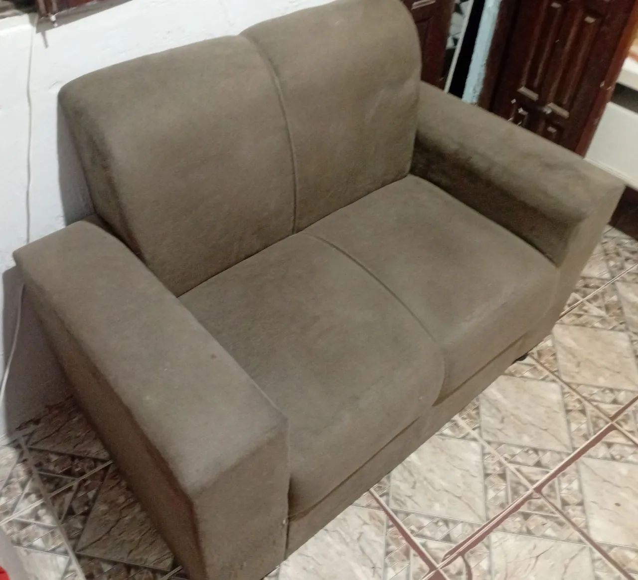 Vendo sofá de dois lugares. - Foto 2