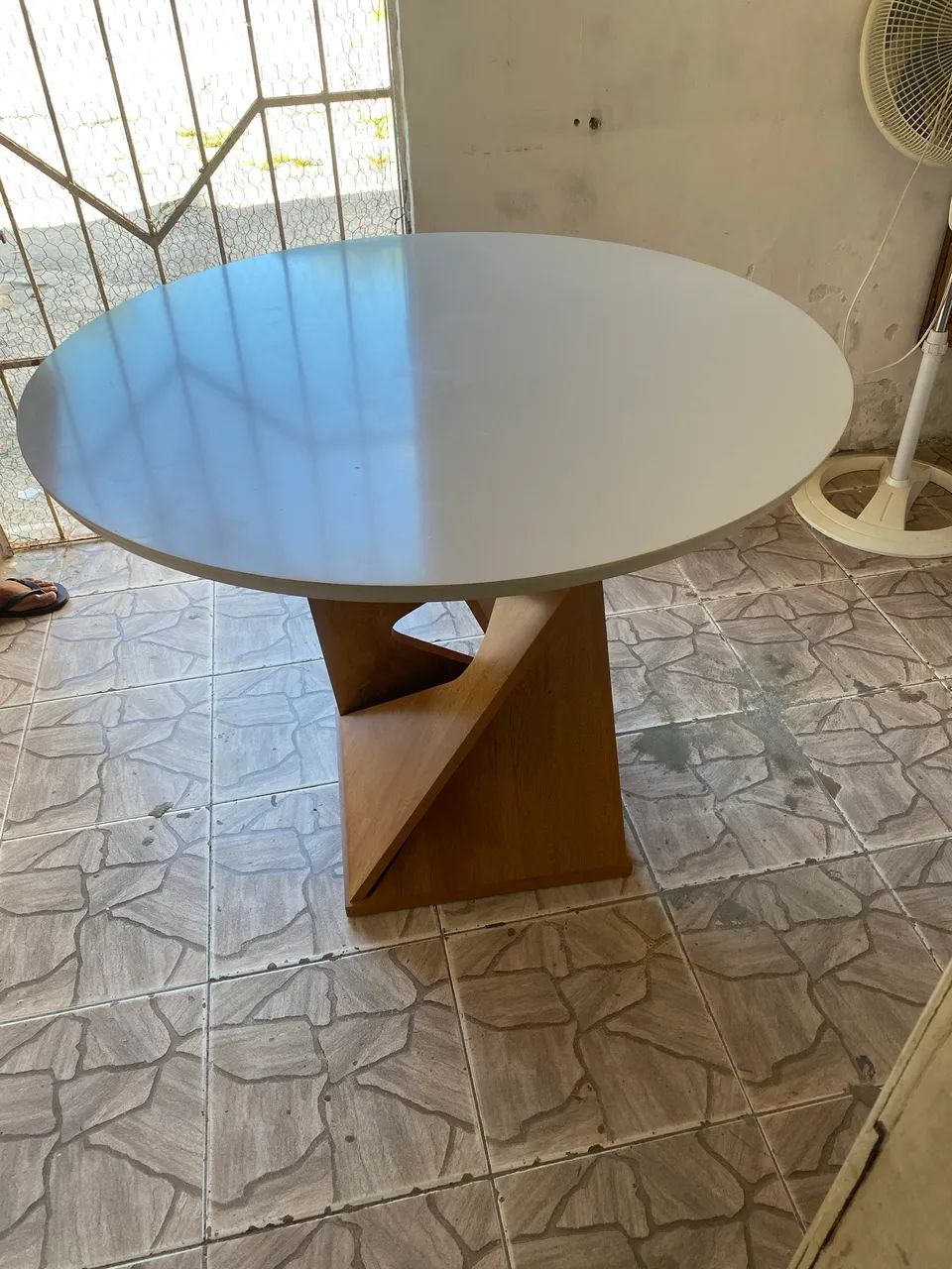 Mesa de Jantar Com Quatro Cadeiras - Foto 2