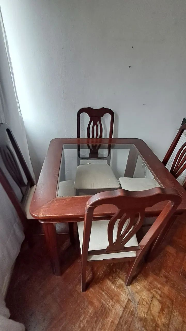 Mesa quadrada com 4 cadeiras  - Foto 3