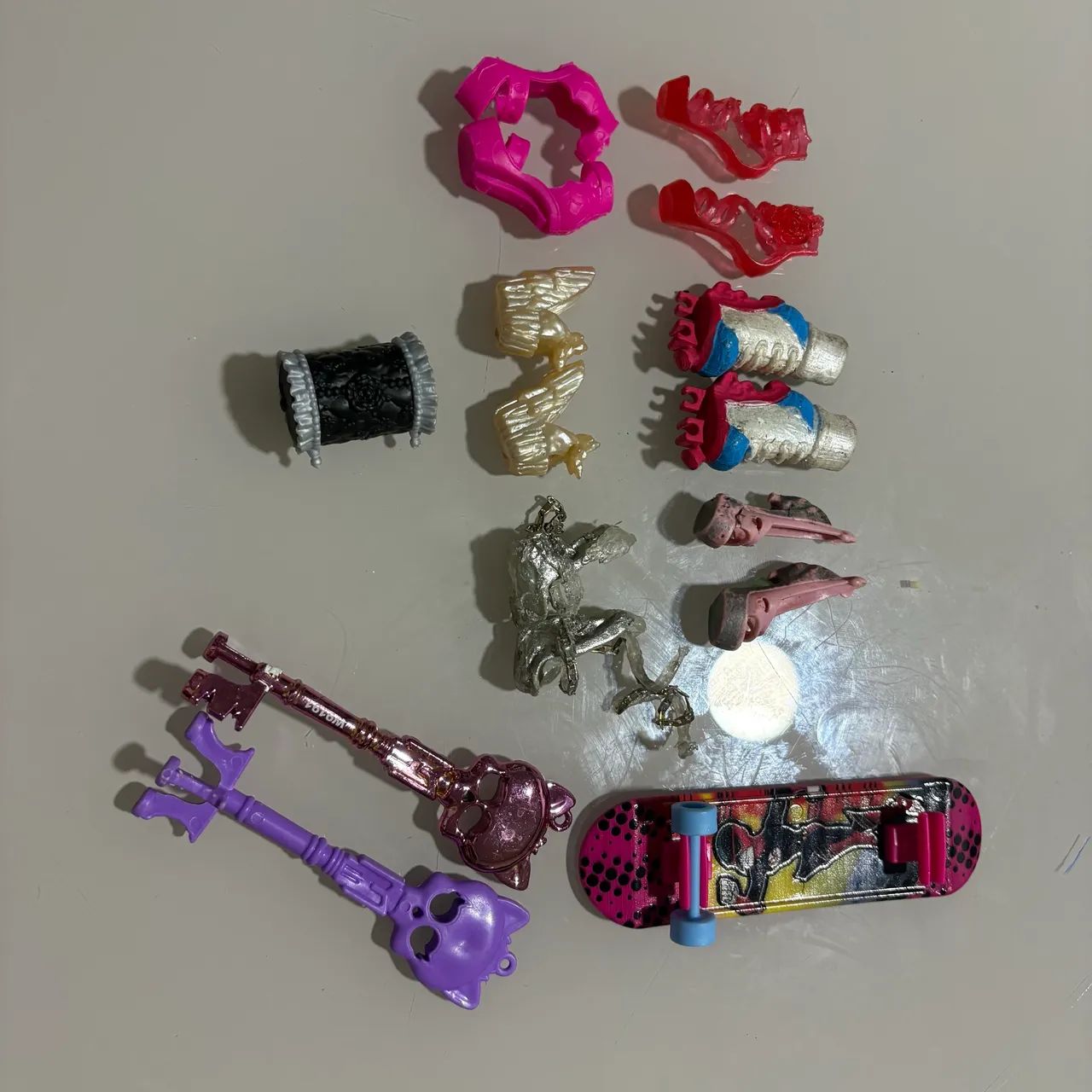 Lote de acessórios para boneca Monster High com defeito