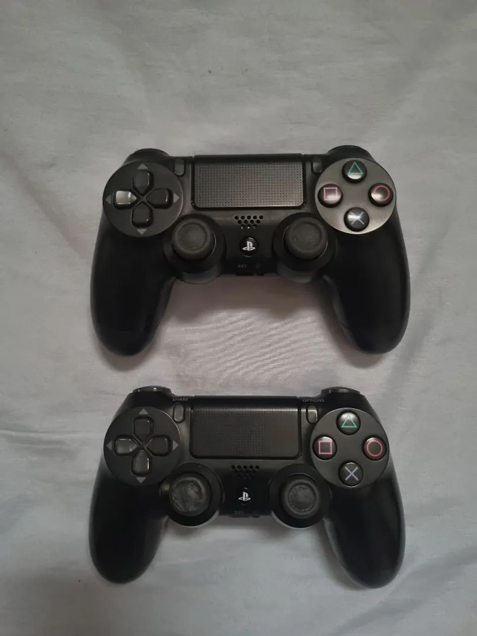 PS4 - 2 controles  - Foto 2