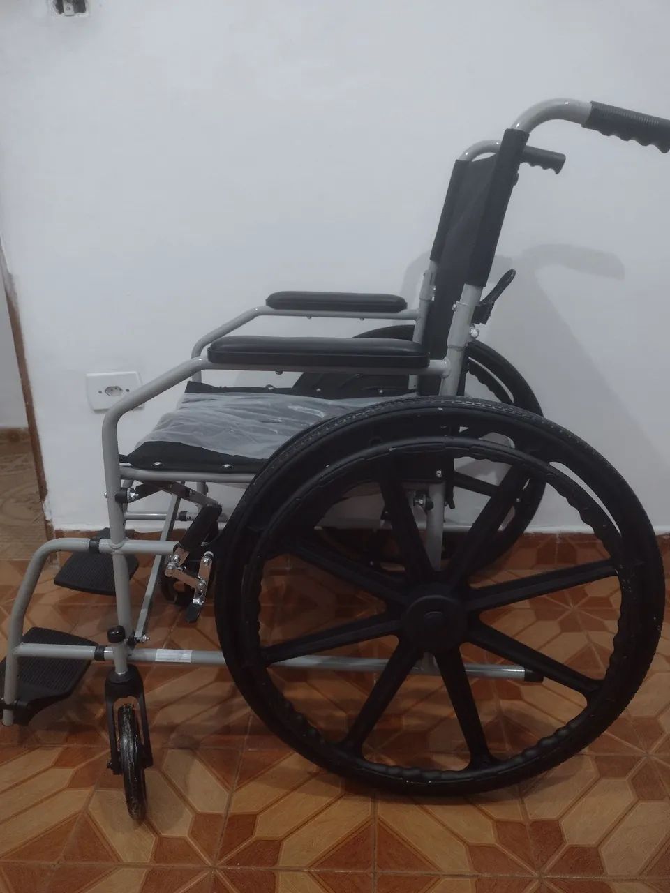 Cadeira de rodas Delamed  - Foto 3
