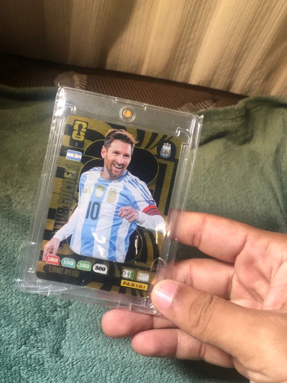 Card Adrenalyn Messi dourado 