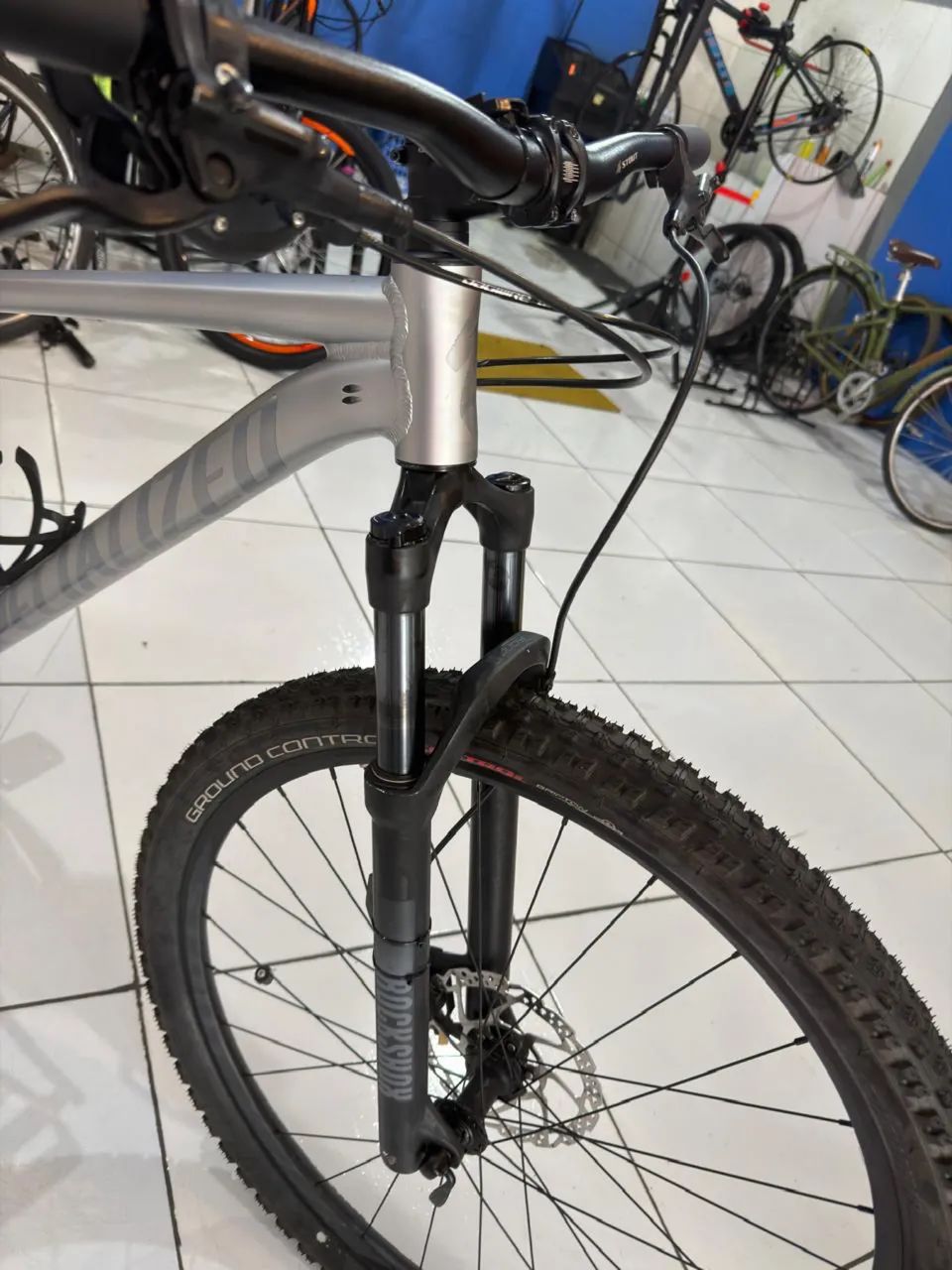 Vendo bicicleta specialized - Foto 3