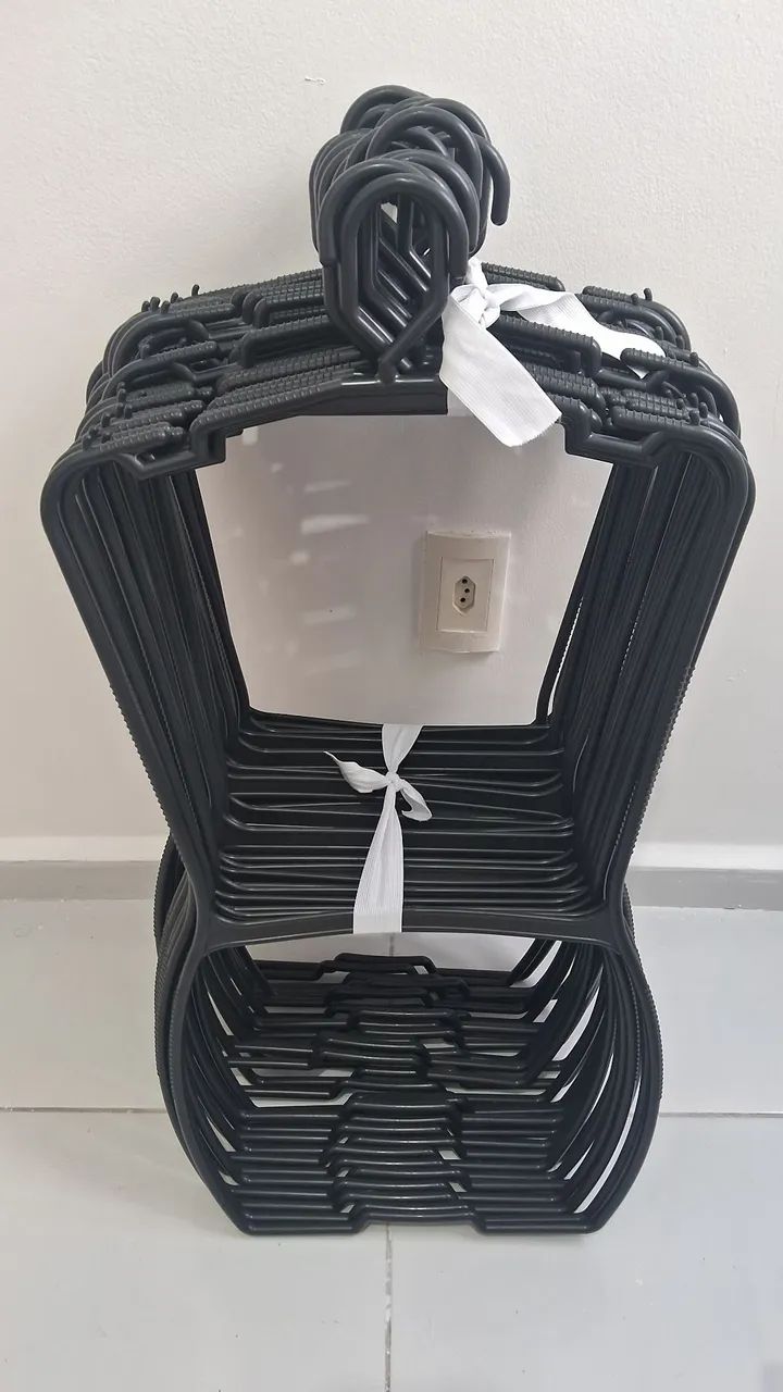 KIT 30 cabides silhueta